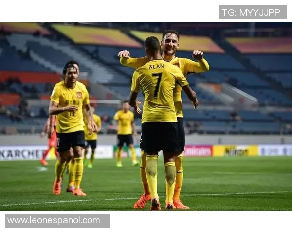 足球巨星携手奢华品牌展现魅力风采引领时尚潮流新趋势