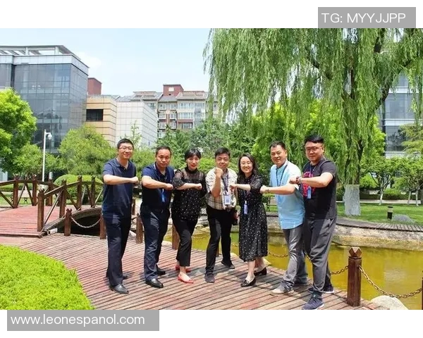 重庆篮球队在冠军赛中的团队协作表现分析与启示